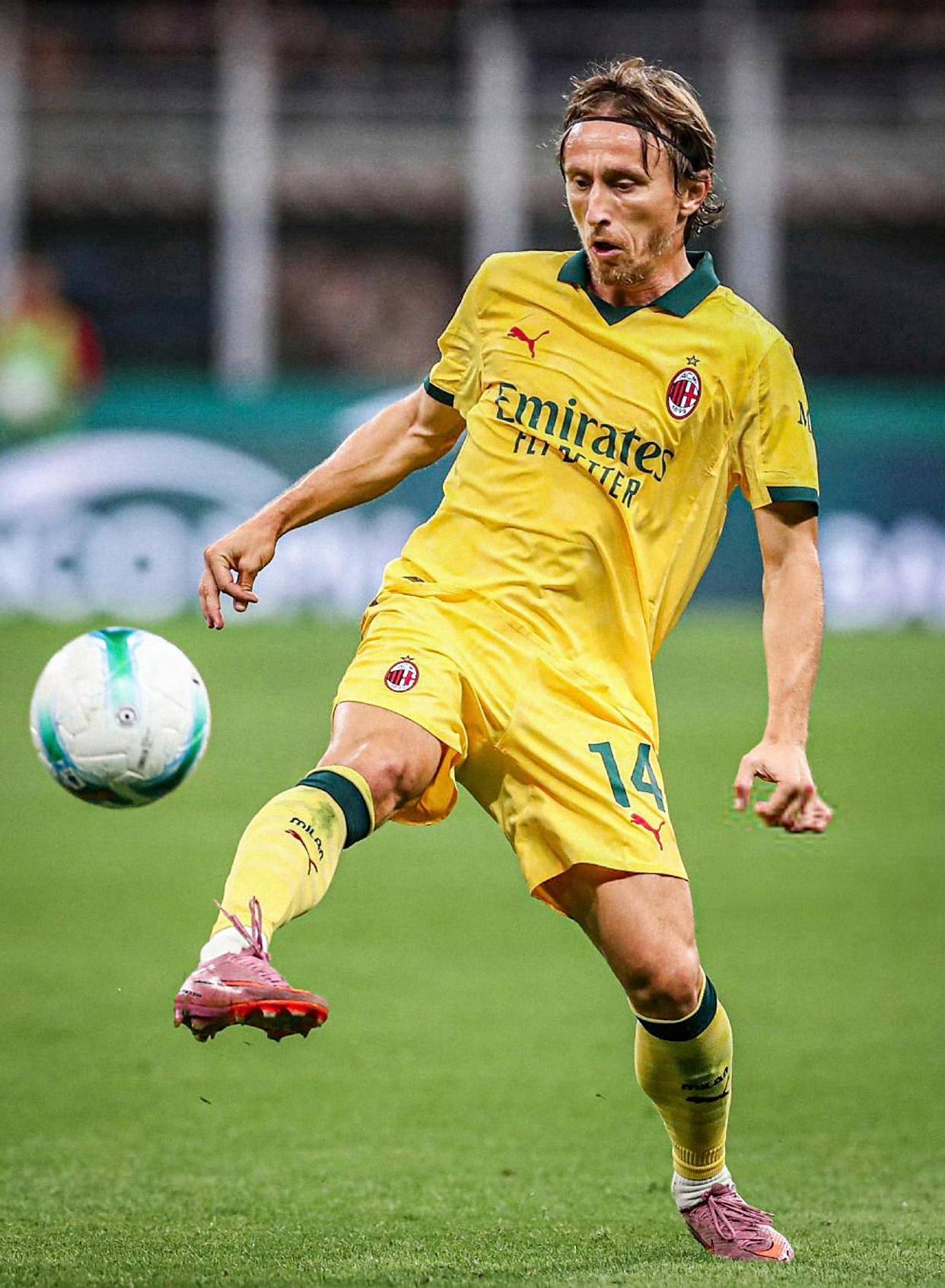 开云体育官网-AC米兰迎荷甲关键赛,国际比赛日远射贴柱,媒体盛赞,赛程密集仍需轮换